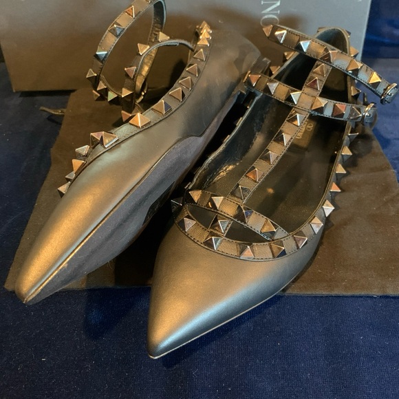 VALENTINO GARAVANI Gunmetal Rockstud Caged Flats Noir leather Flat Size 35 NIB - Picture 6 of 9